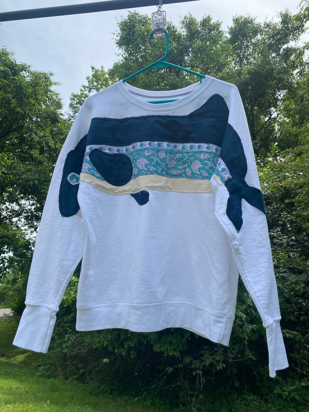 FISH HUG- Large Crewneck