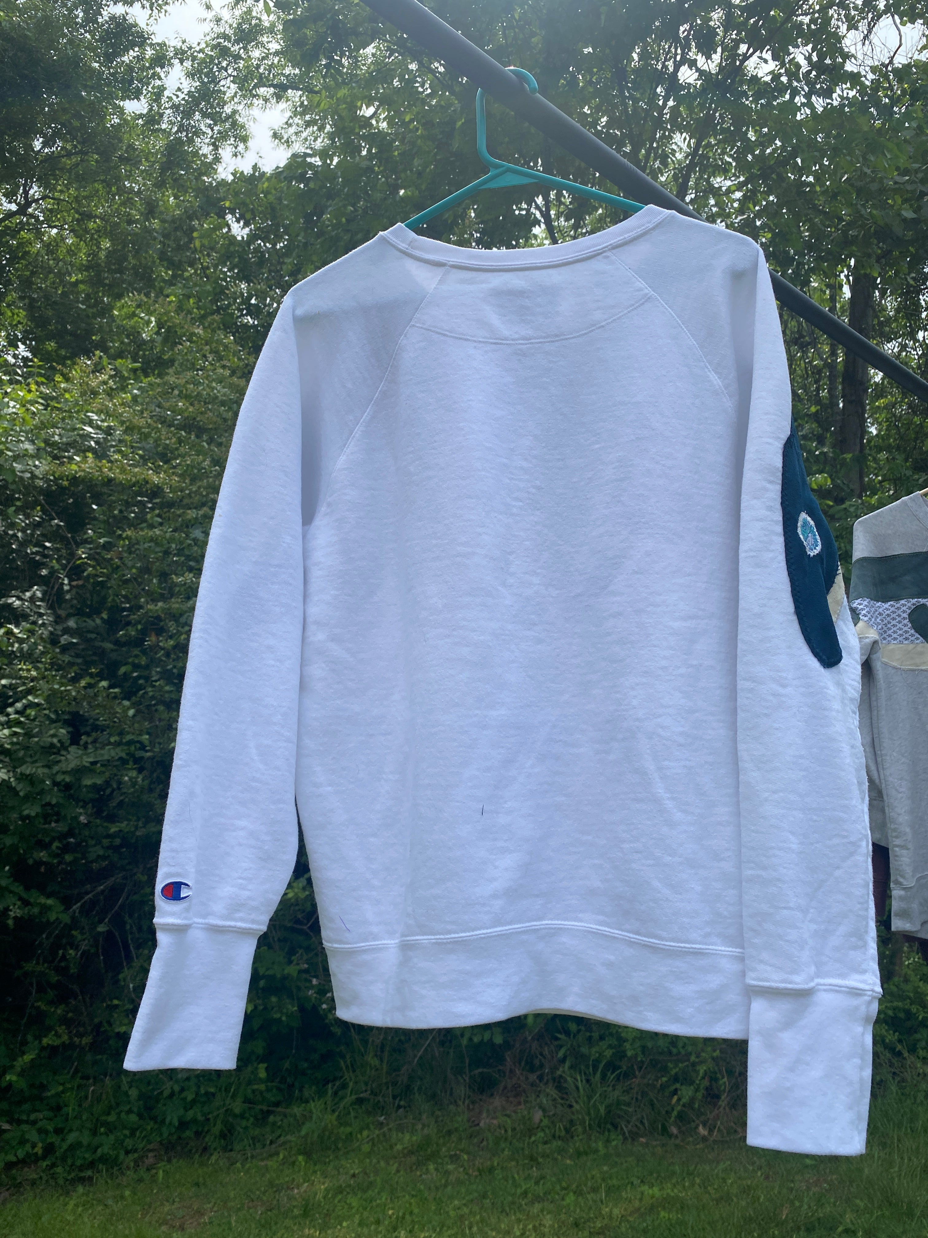 FISH HUG- Large Crewneck