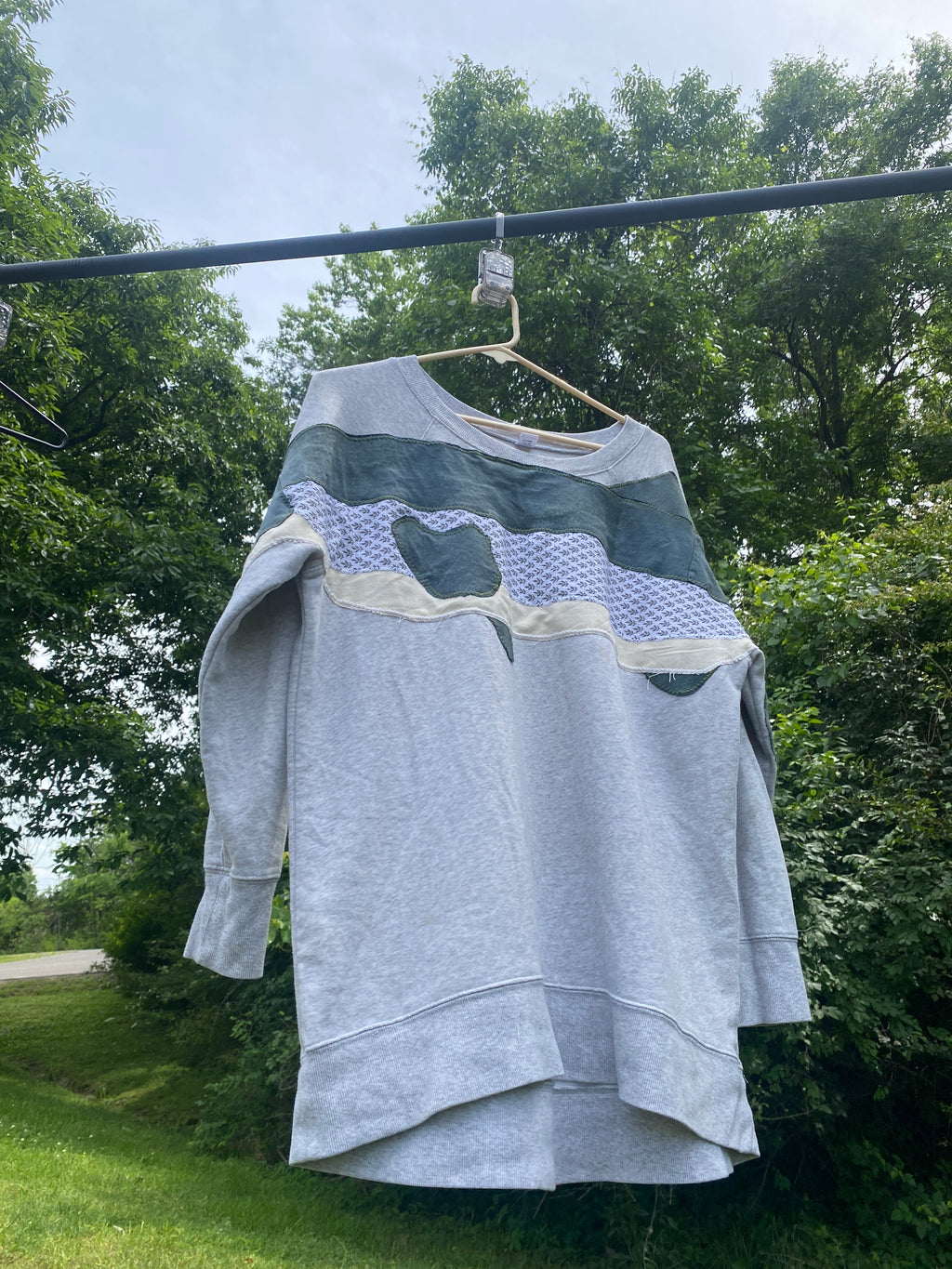 FISH HUG- L Crewneck