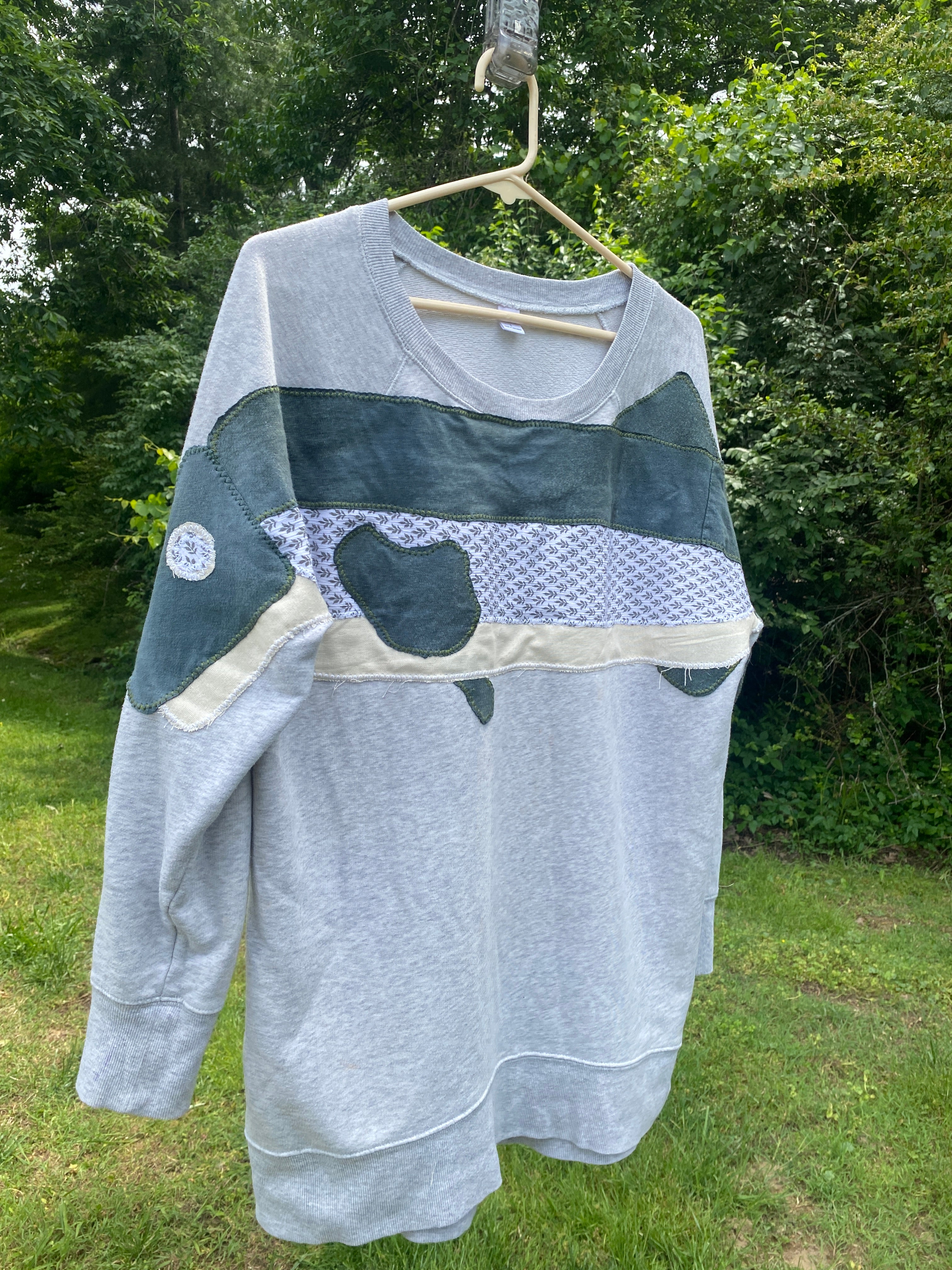 FISH HUG- L Crewneck
