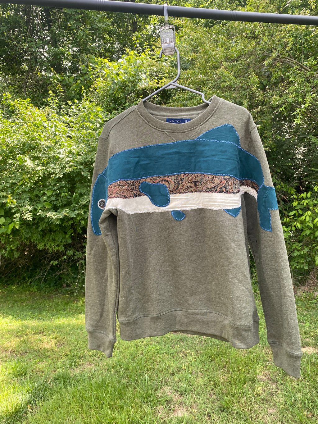 FISH HUG- M crewneck