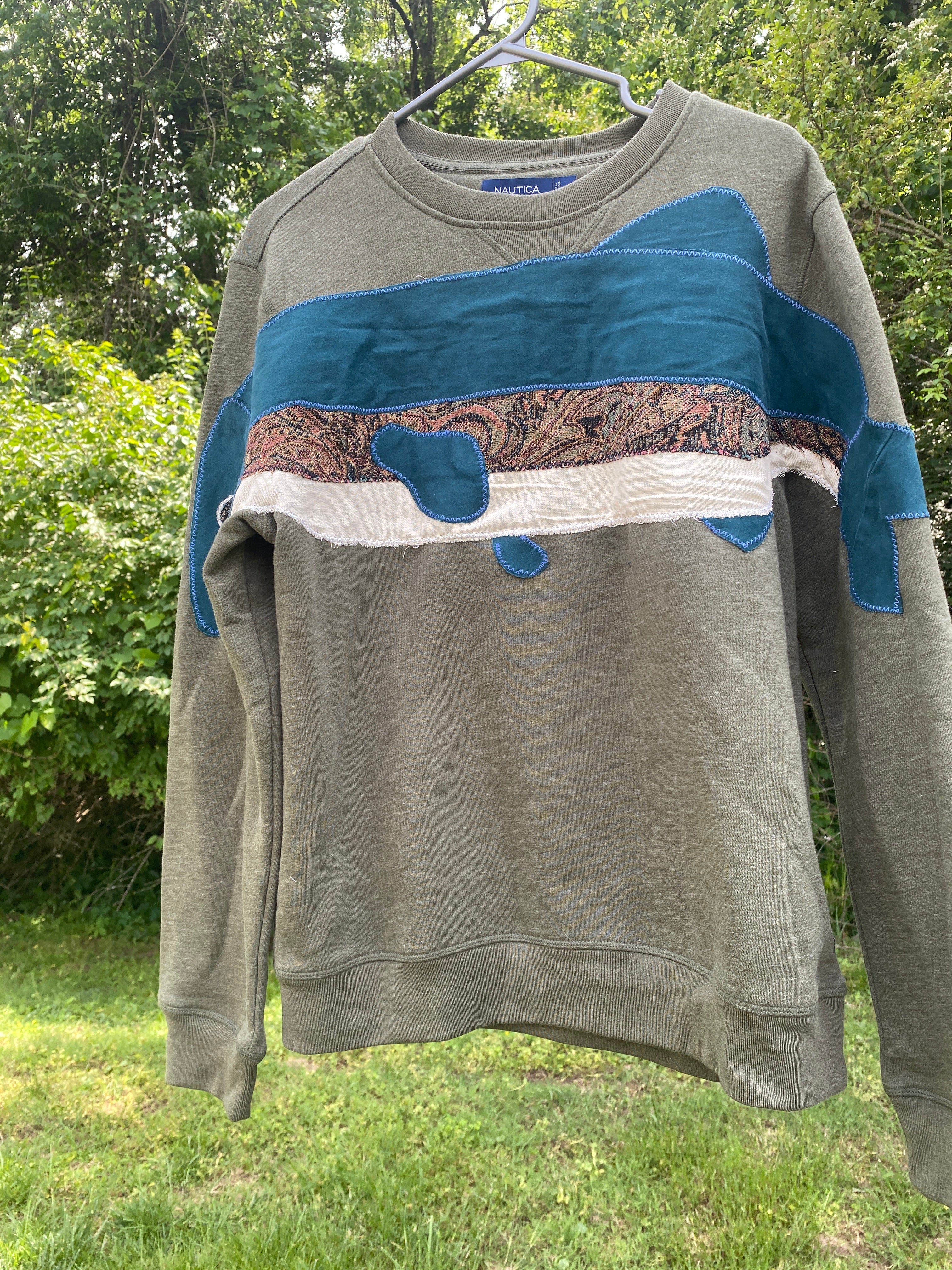 FISH HUG- M crewneck