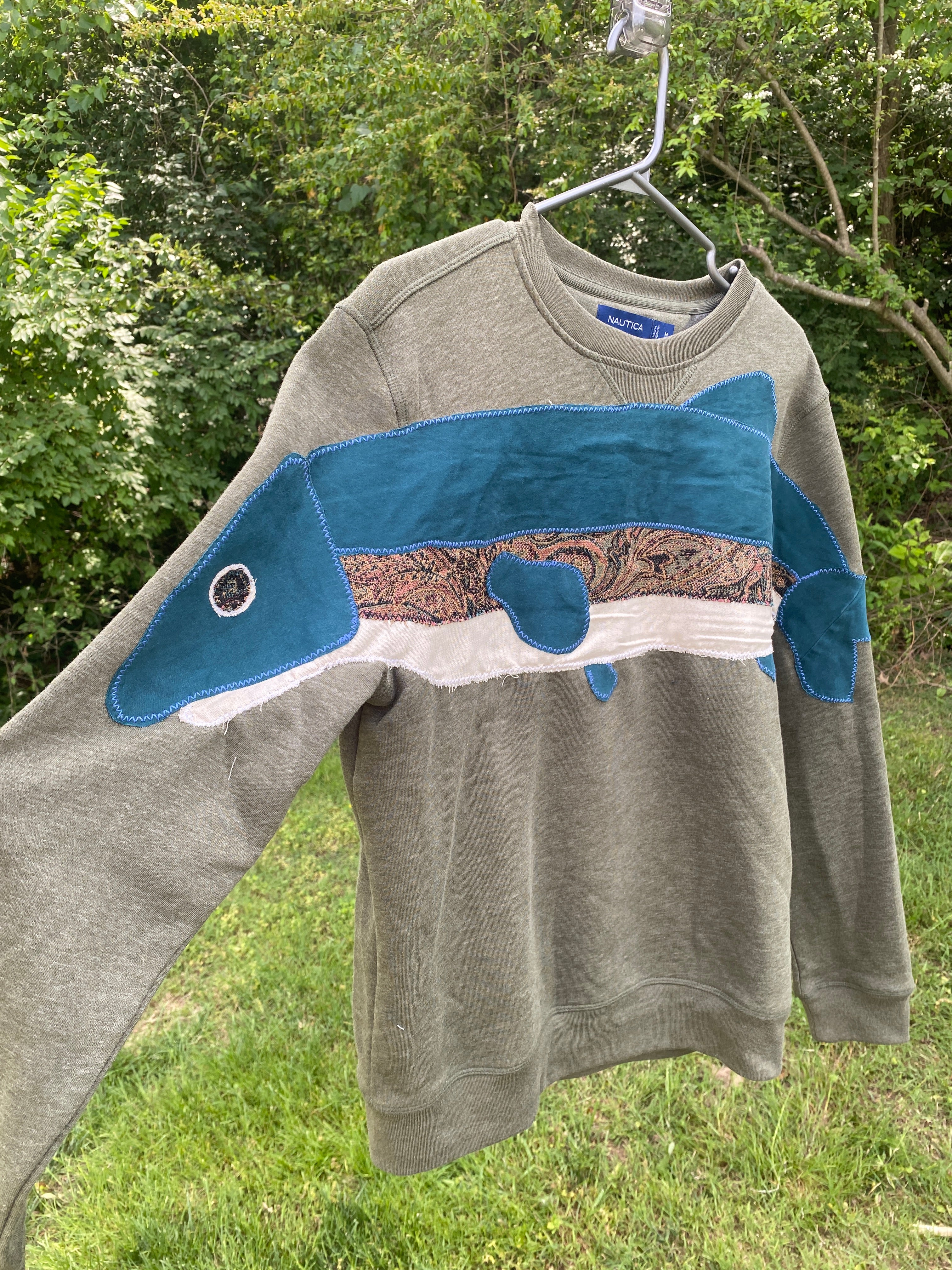 FISH HUG- M crewneck