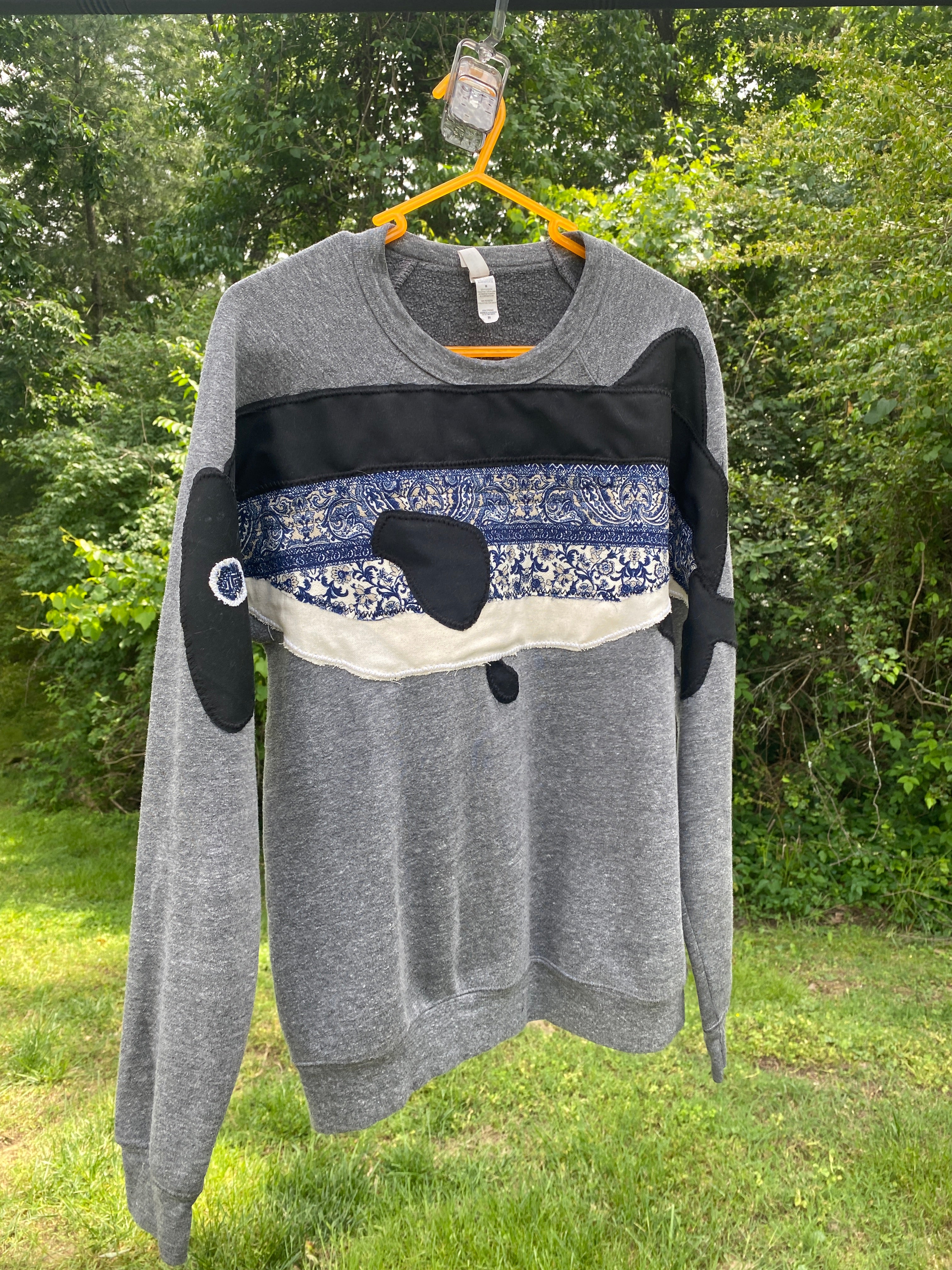 FISH HUG- M Crewneck