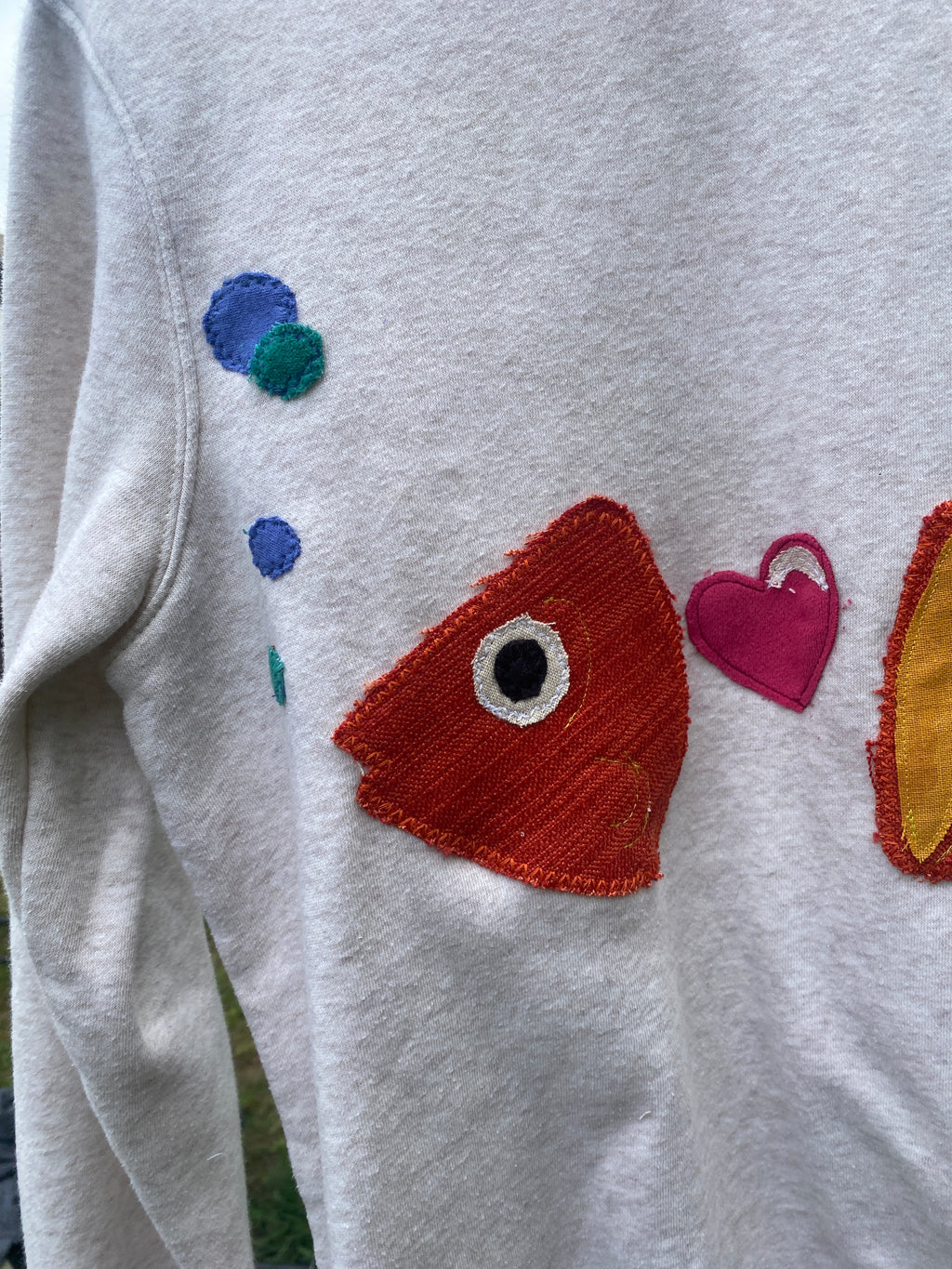 FLOAT ON HEART-  S Crewneck