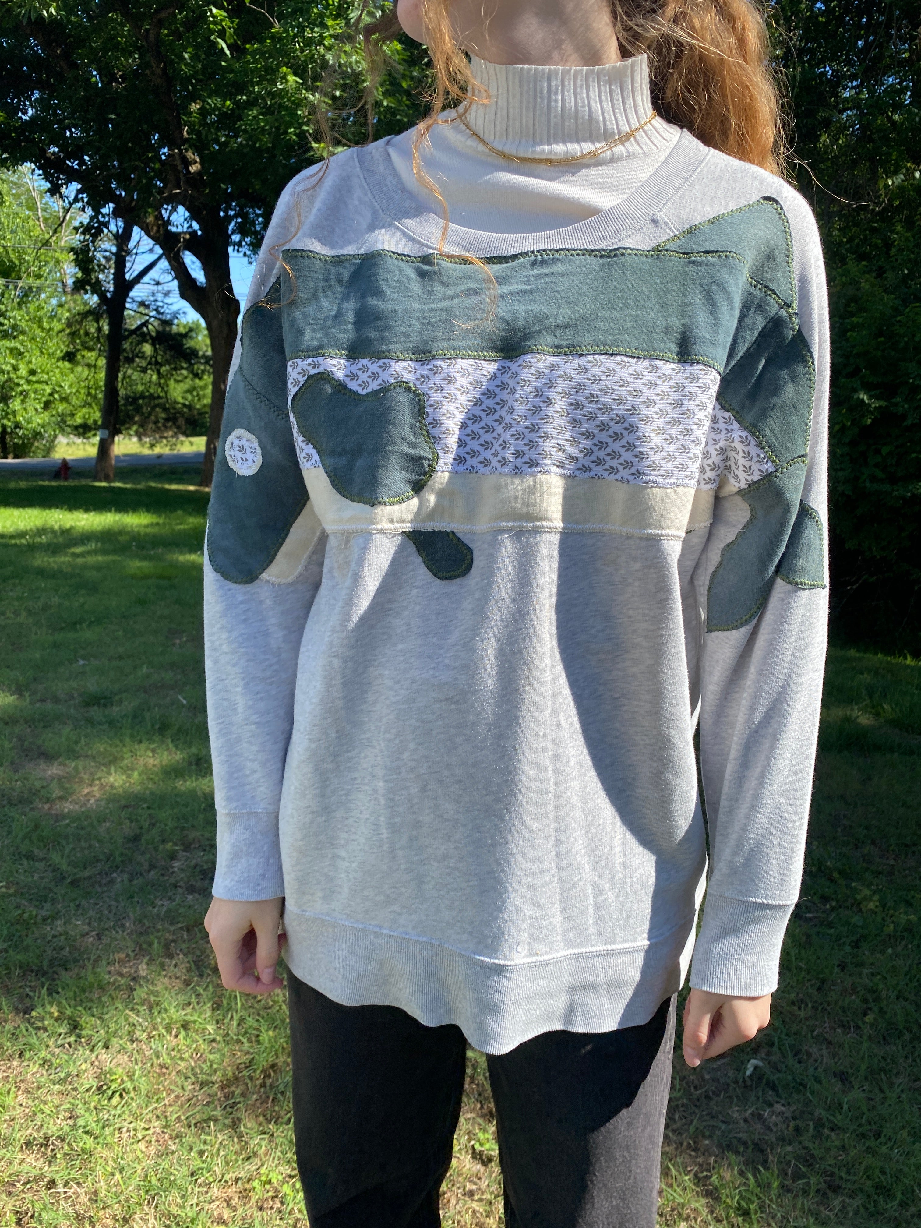 FISH HUG- L Crewneck