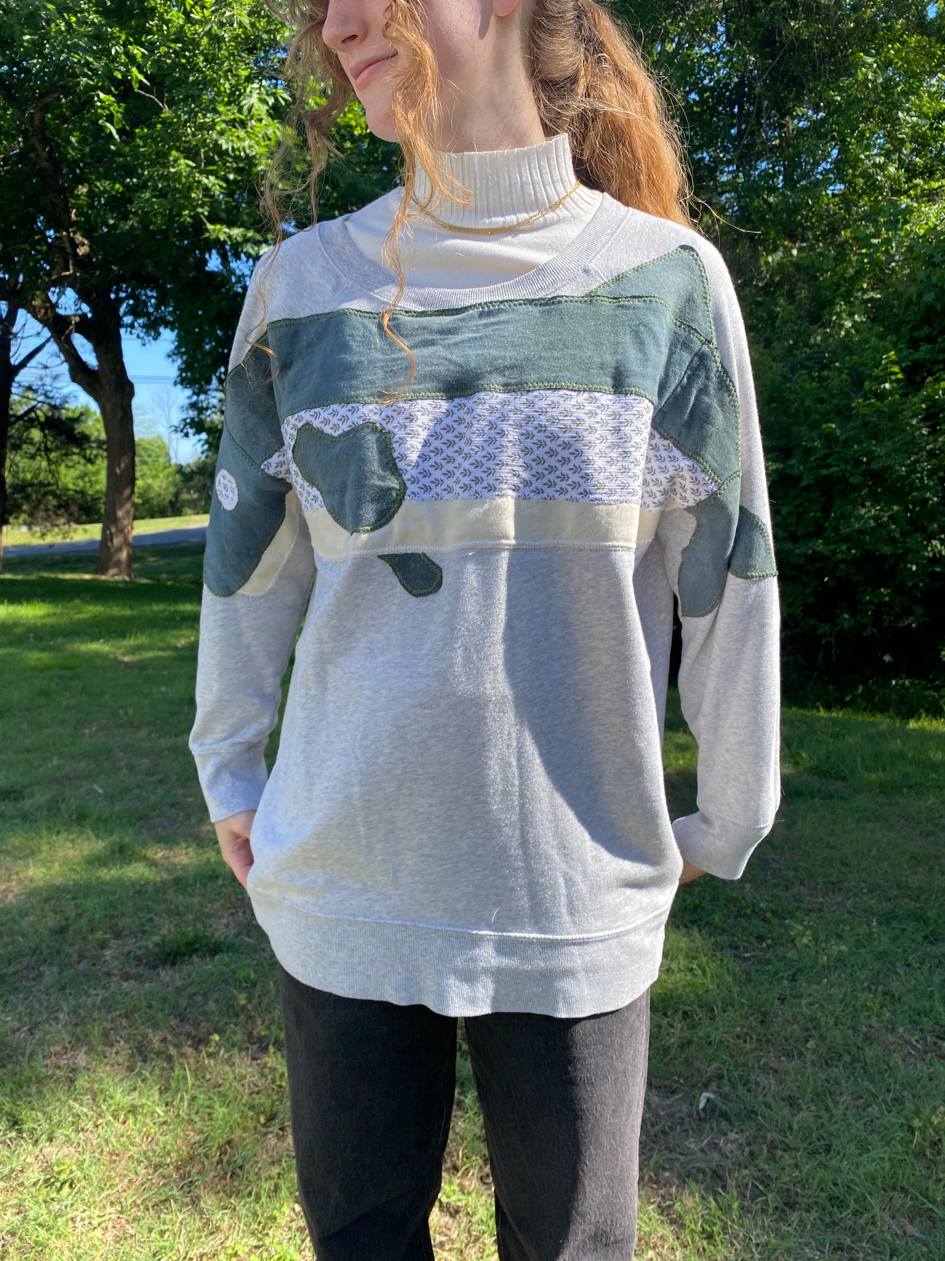FISH HUG- L Crewneck