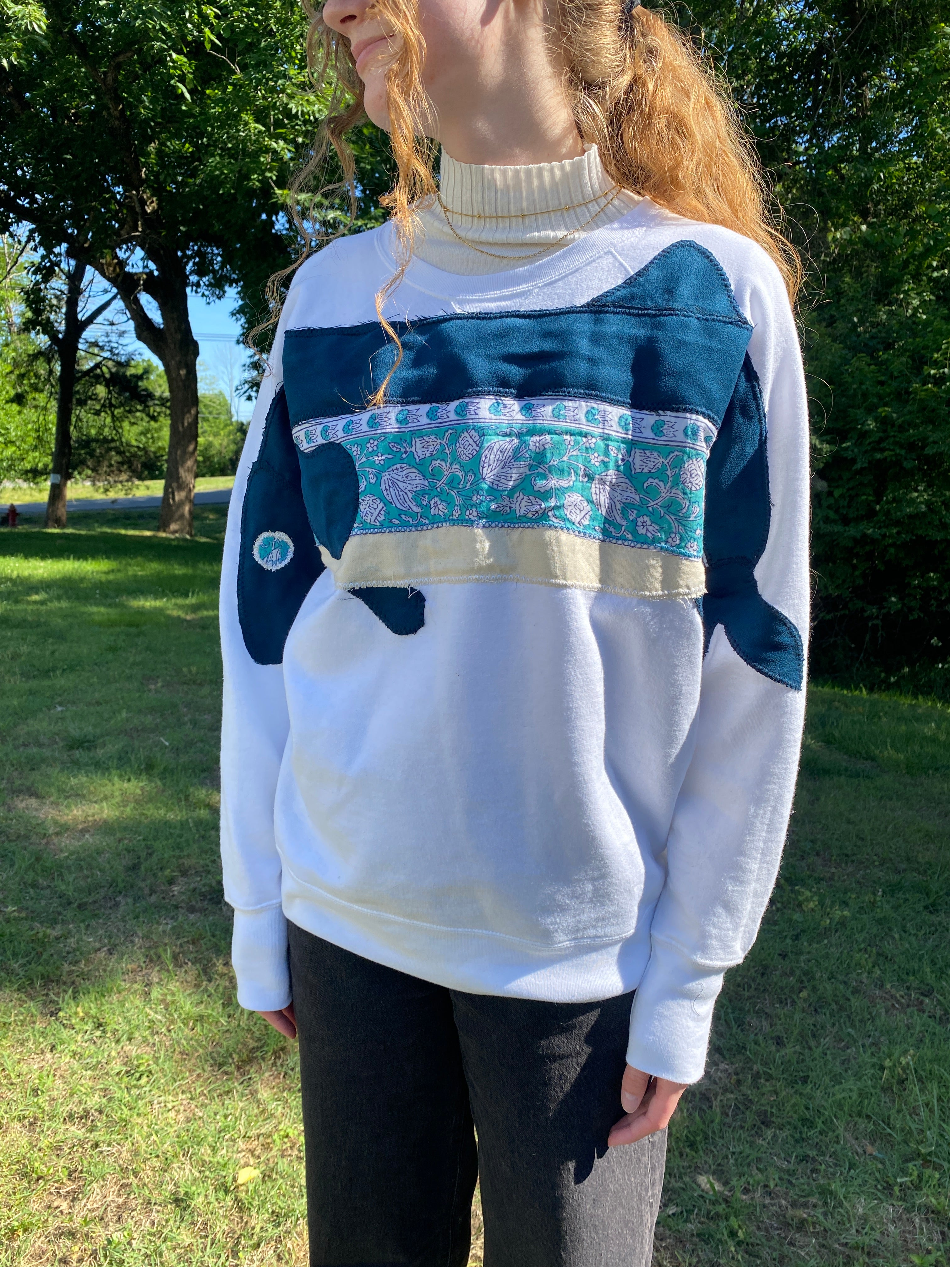 FISH HUG- Large Crewneck