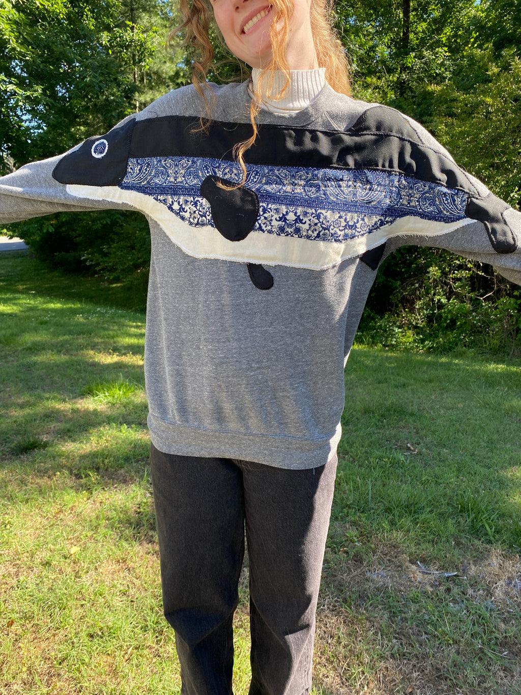 FISH HUG- M Crewneck