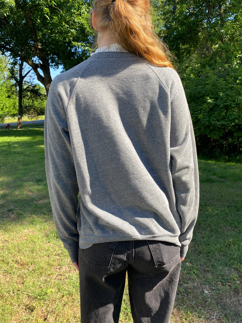 FISH HUG- M Crewneck