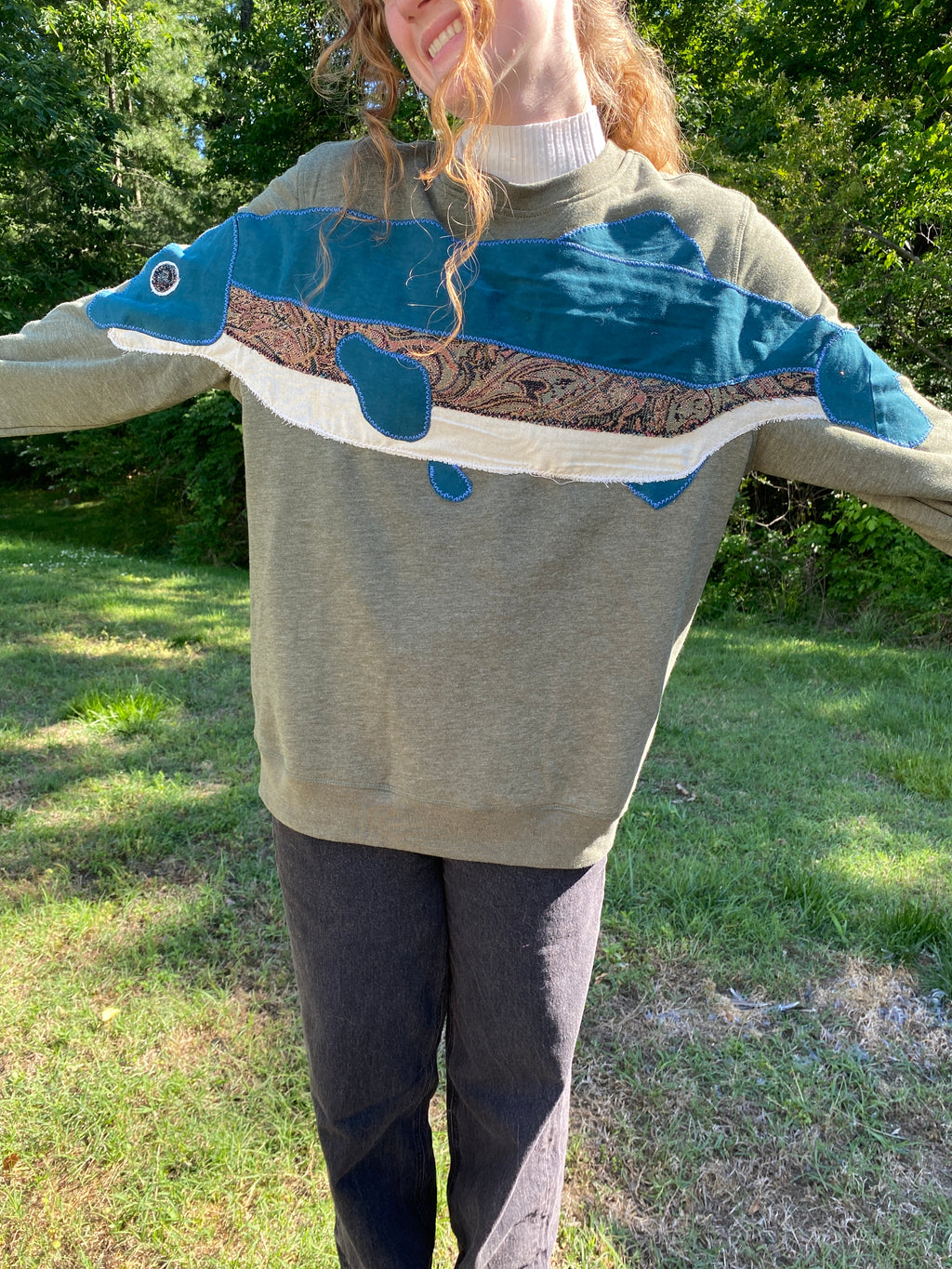 FISH HUG- M crewneck