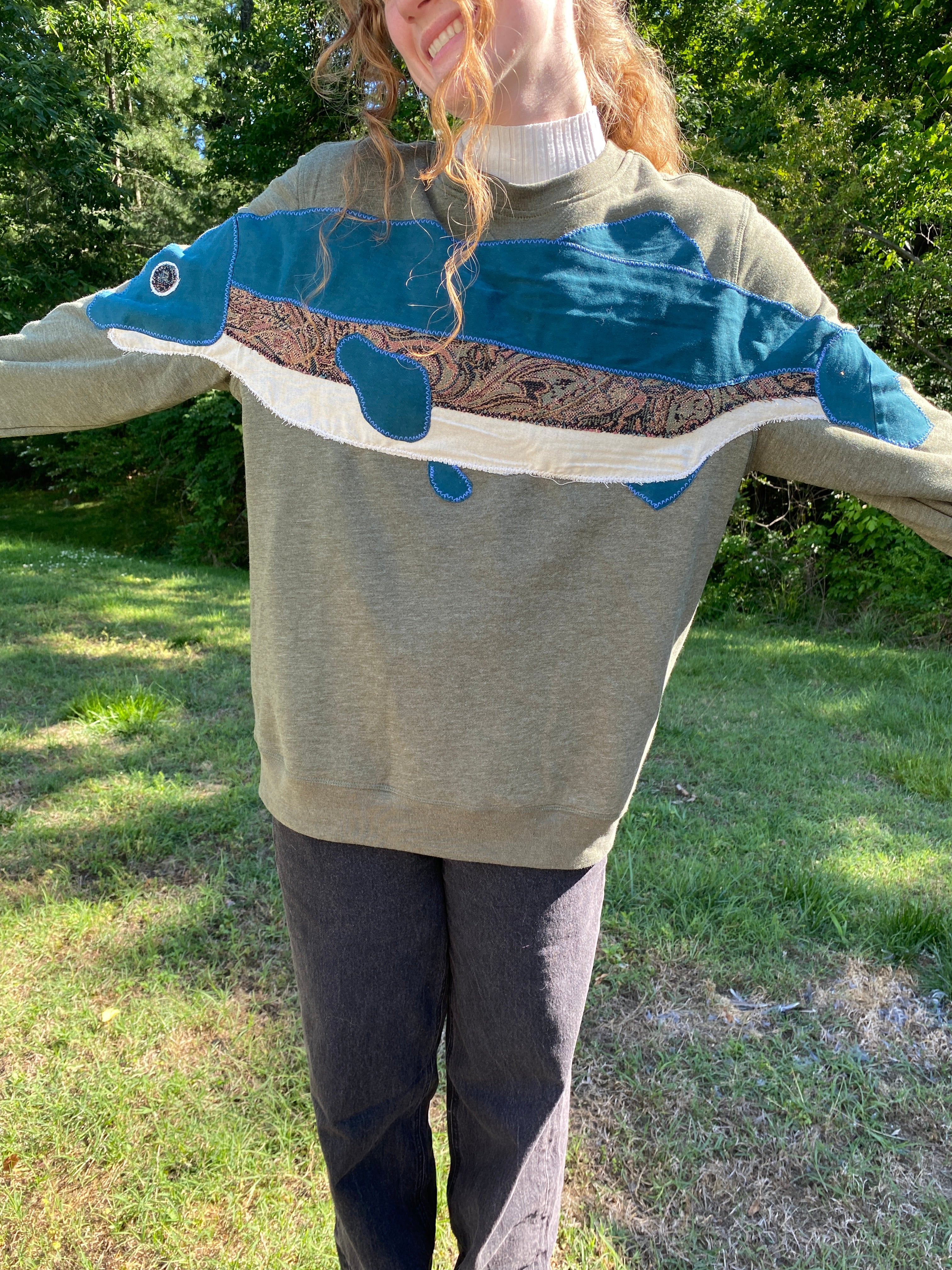 FISH HUG- M crewneck
