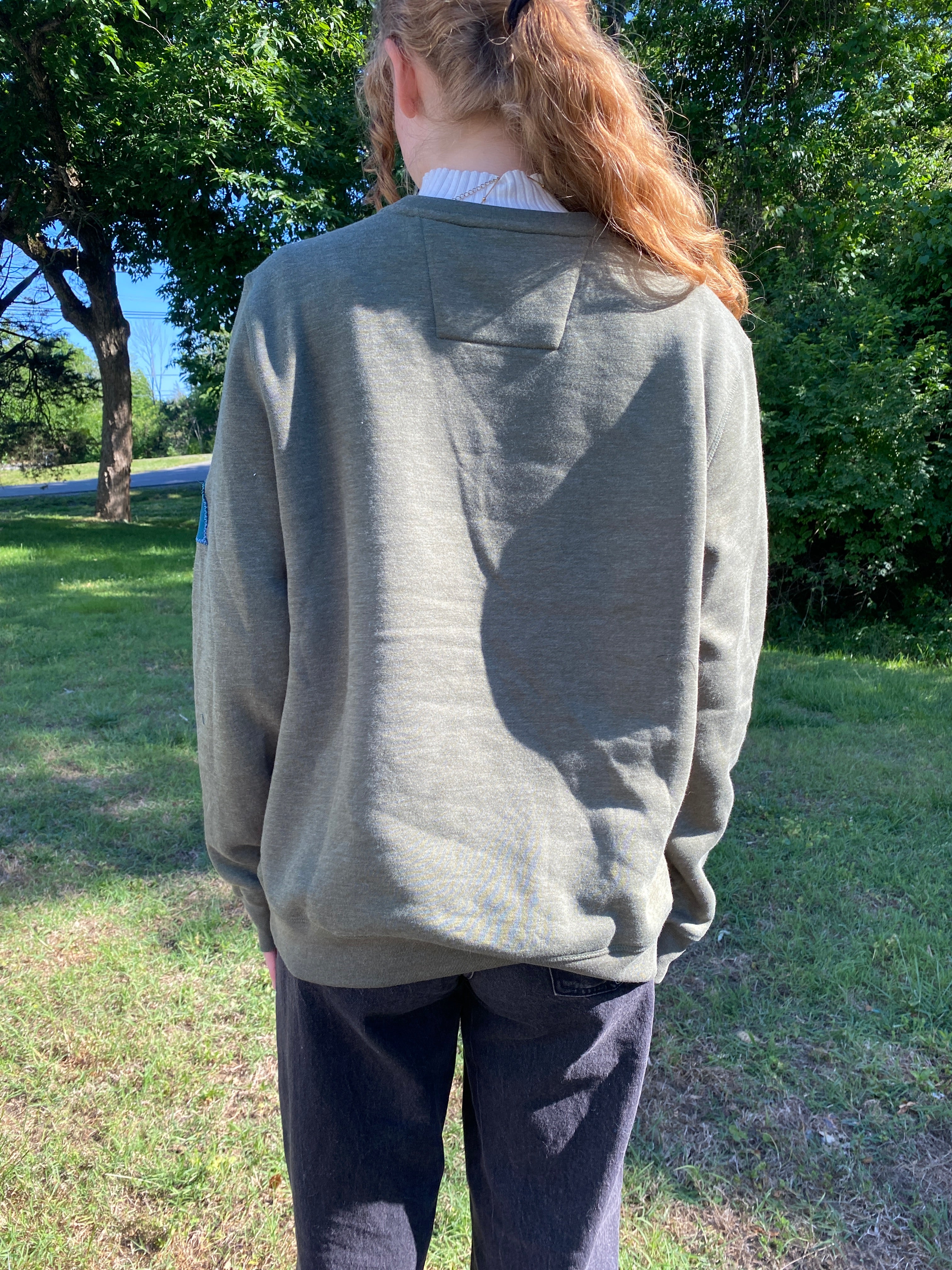 FISH HUG- M crewneck